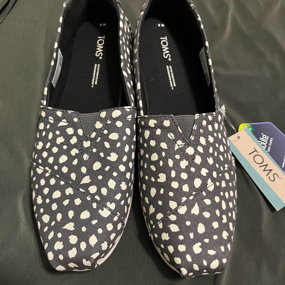 TOMS NWT